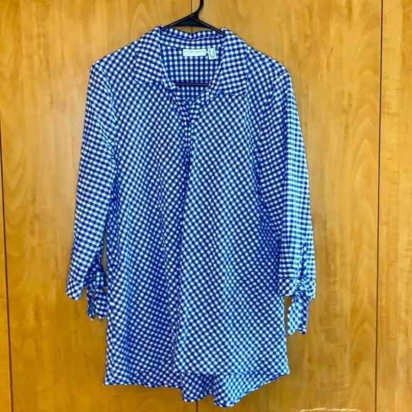 Susan Graver Button down shirt. Blue and white grosgrain print. 1/2 sleeve. - Picture 1 of 9